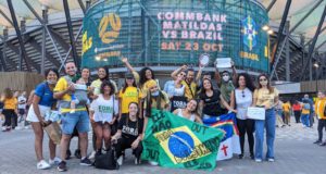 Brasileiras protestam contra Bolsonaro em jogo da seleção na Austrália
