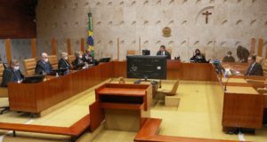 Plenário do STF com os ministros sentados