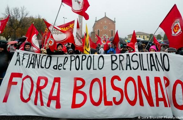 Manifestação contra Bolsonaro na Itália