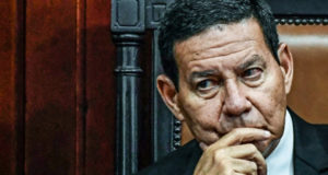 Veja o general Mourão