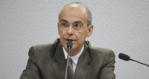 Veja o presidente do Conselho de Medicina