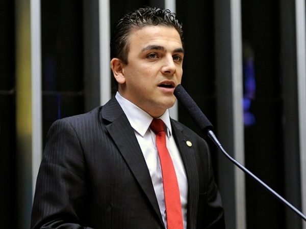 Aliel Machado, do PSB, foi um dos deputados a votar a favor da PEC