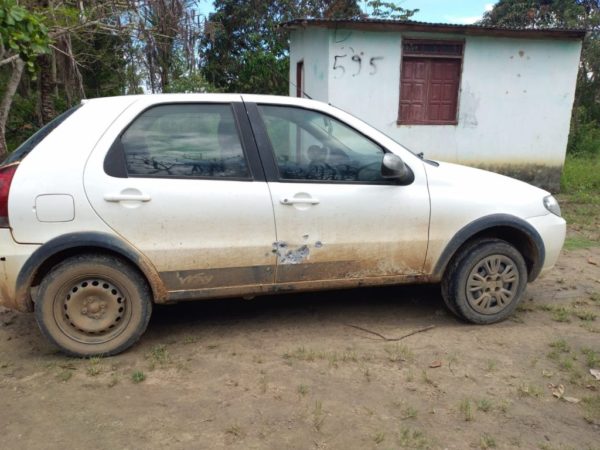 Carros no acampamento foram danificados com tiros