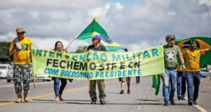 Apenas 6% dos brasileiros querem ditadura