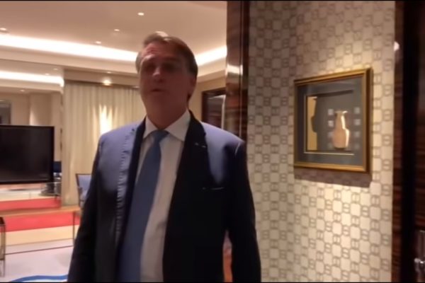 Bolsonaro em hotel no Bahrein