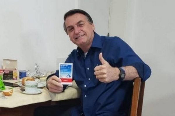 Bolsonaro com cloroquina