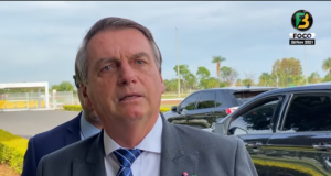 Jair Bolsonaro discute com apoiador