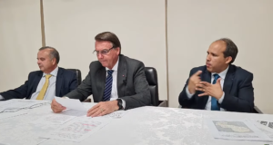 Jair Bolsonaro diz que tem dois fuzis em casa