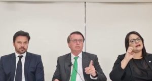 Bolsonaro live sem saco