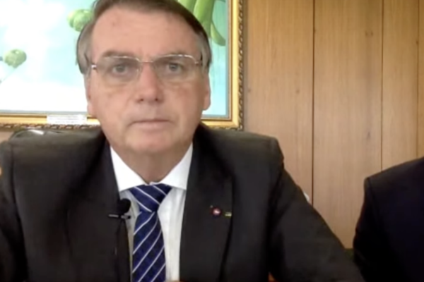 O presidente Jair Bolsonaro (sem partido) concedeu entrevista à Rádio Sociedade, da Bahia. Imagem: Reprodução