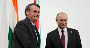 Bolsonaro cumprimenta Putin