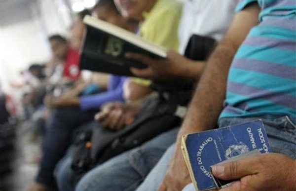 Com taxa de desemprego nas alturas, trabalhadores têm topado ganhar cada vez menos.