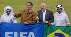 Bolsonaro em visita ao estádio Lusail