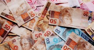 Redução do Auxílio Brasil pode liberar bilhões para o governo em 2023