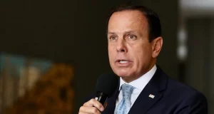 O governador de São Paulo, João Doria (PSDB), diz que se Bolsonaro não fizer, ele criará passaporte vacinal. Imagem: Reprodução