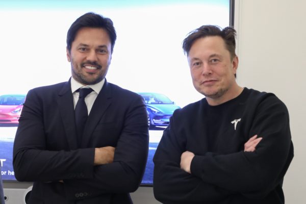 Fábio Faria faz foto de fã com o bilionário Elon Musk