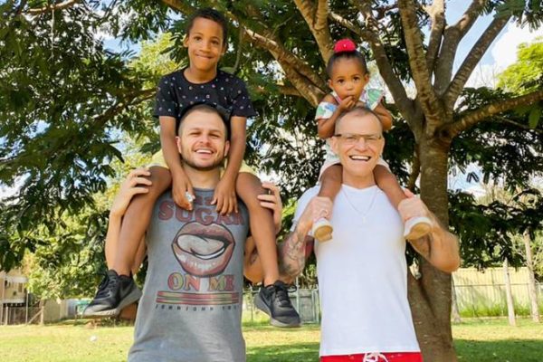 Rodrigo Grobério, Fabiano Contarato e os filhos, Gabriel e Mariana