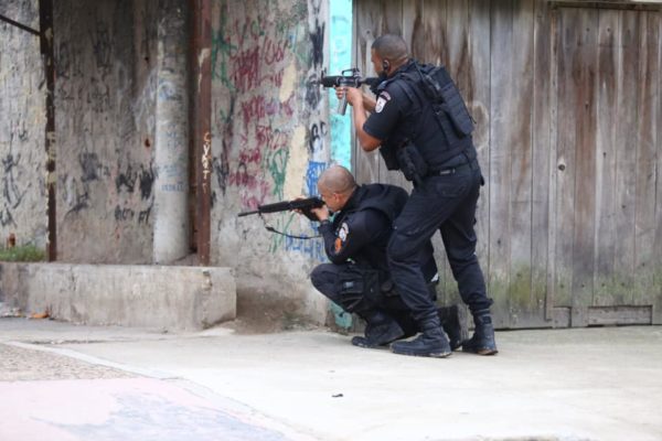 policiais favelas ações