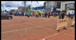 Evento de filiação de Bolsonaro ao PL contou com menos de 100 militantes do lado de fora. Foto: Orlando Brito