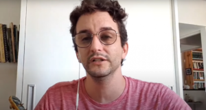 Gustavo Alonso, colunista da Folha que chamou Marília Mendonça de "gordinha"