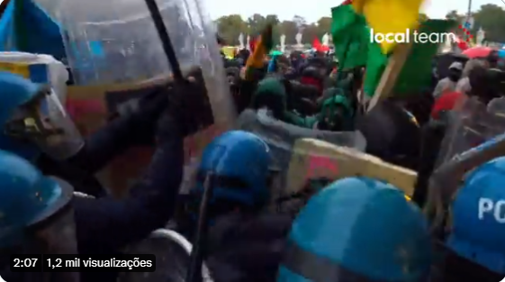 Polícia agrediu e dispersou manifestantes contra Bolsonaro na Itália. Imagem: Reprodução