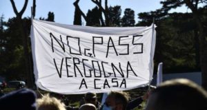 Manifestação contra medidas sanitárias em Trieste