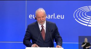 Lula discursa no Parlamento Europeu