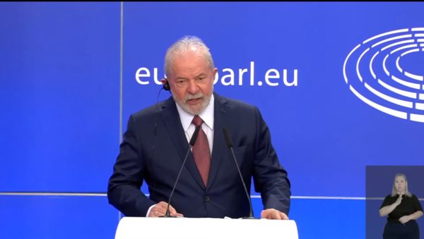 Lula discursa no Parlamento Europeu