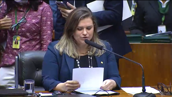 Marília Arraes detona Bolsonaro em discurso na Câmara