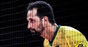 Maurício Souza jogando vôlei