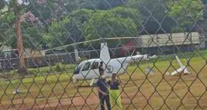Helicóptero da Globo fez pouso forçado em campo de futebol em BH