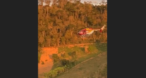 Corpo de Bombeiros chega ao local da queda do avião de Marília Mendonça