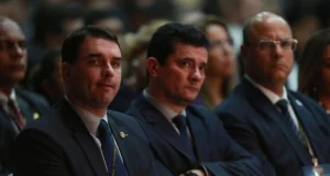 Moro detonado Flávio Bolsonaro