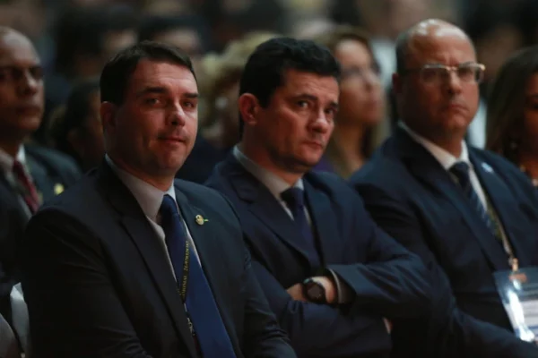 Moro detonado Flávio Bolsonaro