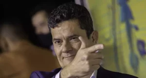 Moro vice centro-direita