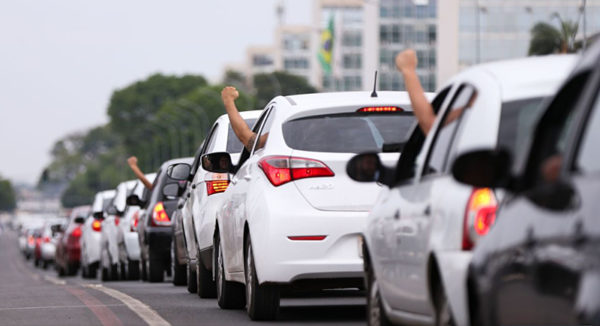 MPT ajuizou empresas que usam motoristas e entregadores