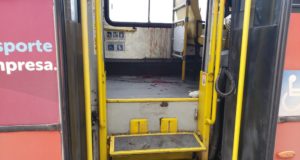 Ônibus ensanguentado