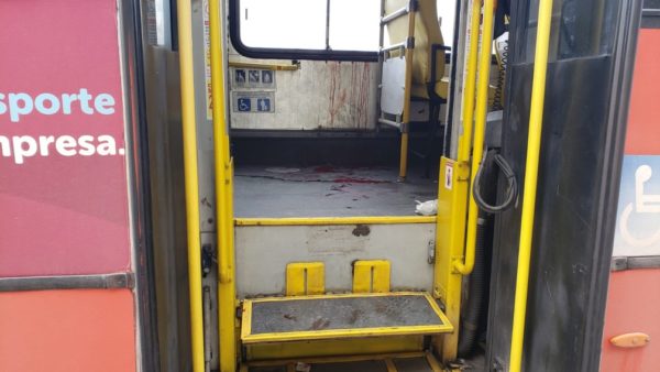 Ônibus ensanguentado