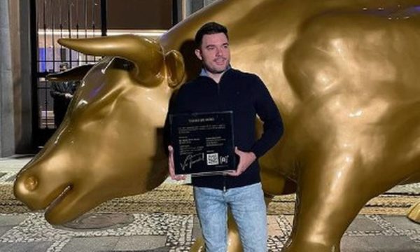 Rafael Brancatelli e sua obra, o Touro de Ouro da B3