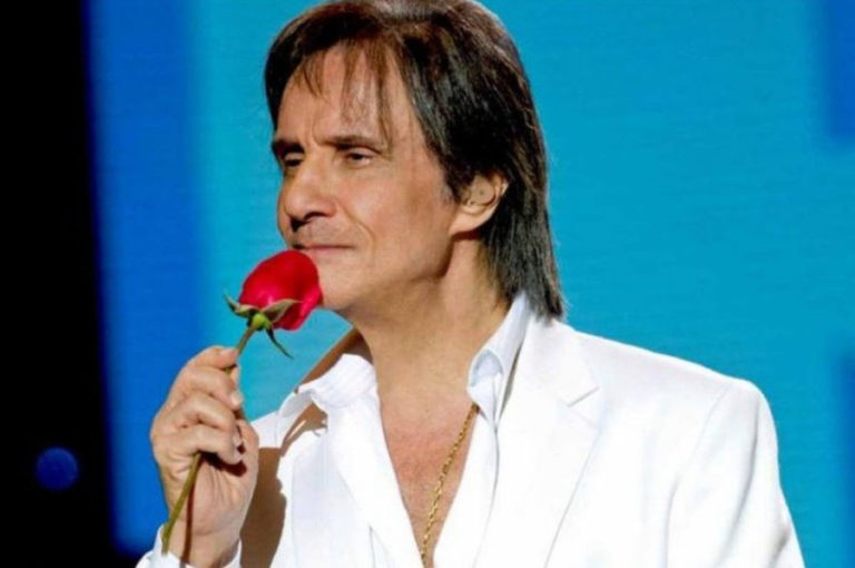 Após um ano parado, veja quantos shows Roberto Carlos tem agendados