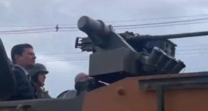 Veja Moro no tanque de guerra