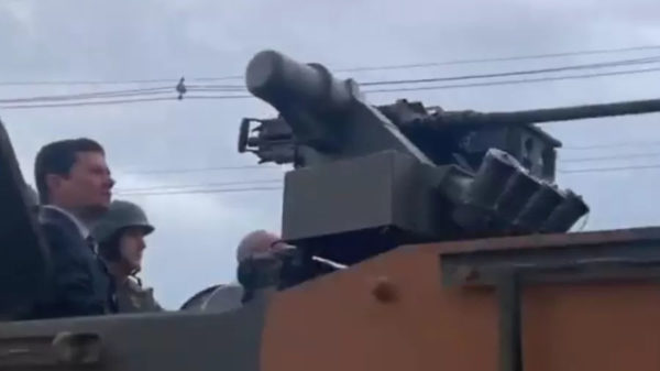 Veja Moro no tanque de guerra