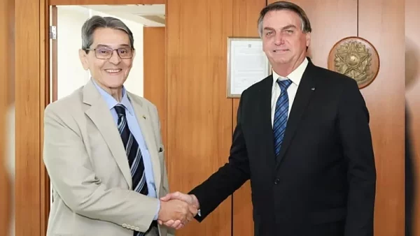 Bolsonaro não ligou para o afastamento de Roberto Jefferson do PTB