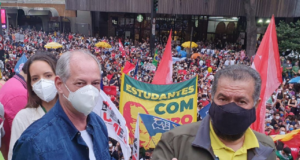 Ciro Gomes foi vaiado em manifestação e o partido agora culpa PT por fracasso de atos contra Bolsonaro