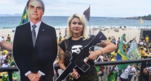 Sara Winter antes de se arrepender do bolsonarismo