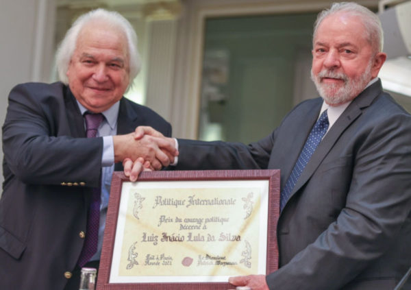 Veja o prêmio de Lula