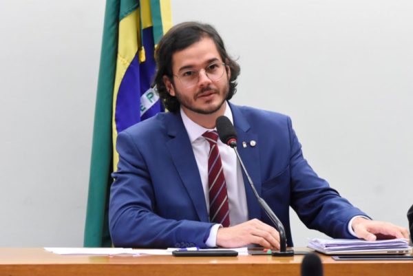 Túlio Gadêlha foi um dos seis parlamentares que votou contra a medida