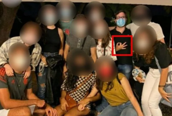 Estudante da UnB faz gesto supremacista em confraternização e é denunciado