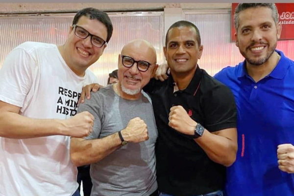 Fabrício Queiroz com bolsonaristas