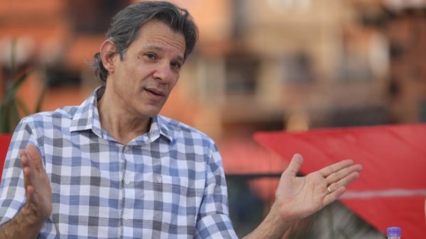 Fernando Haddad de braços abertos